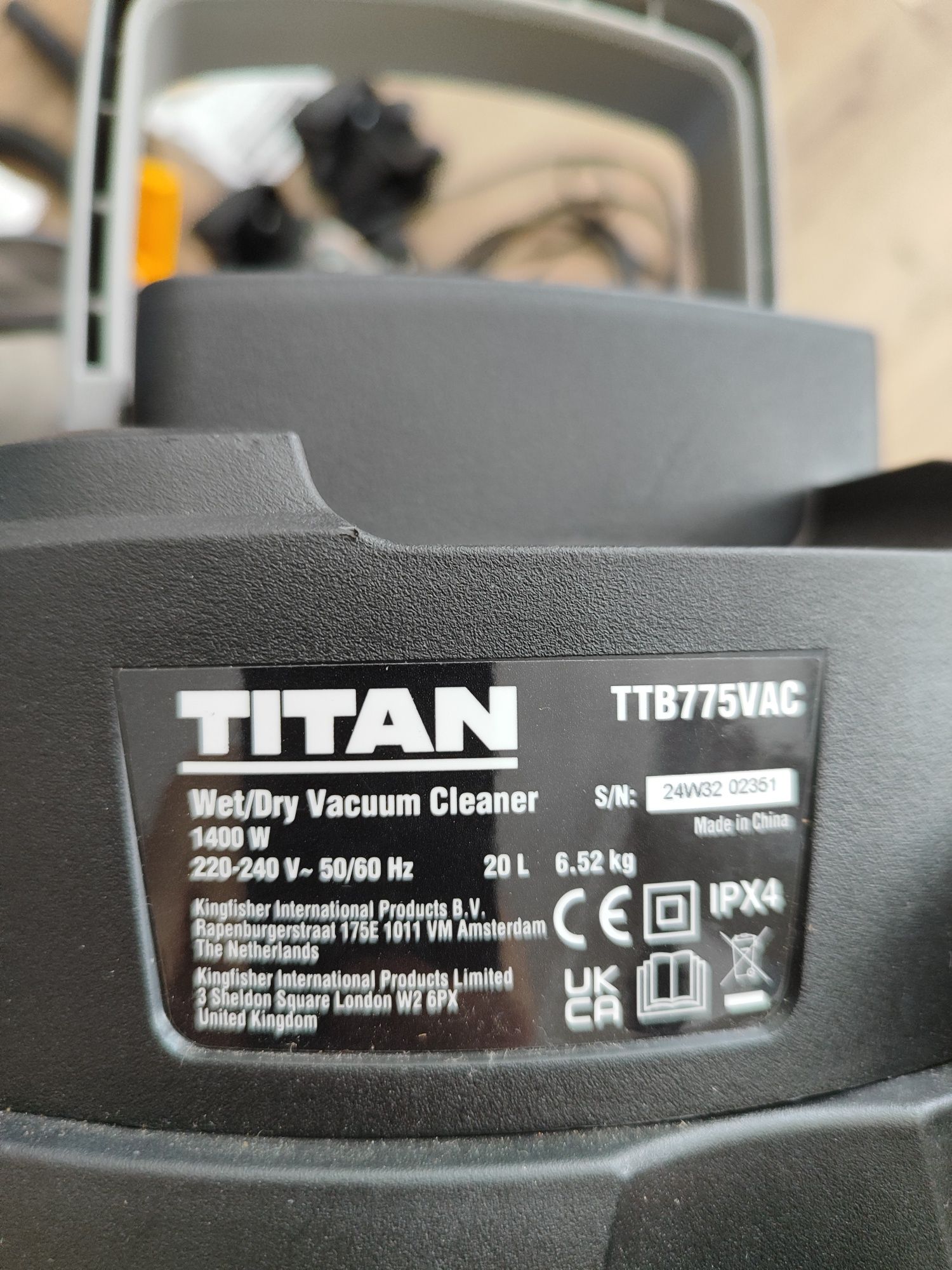 Odkurzacz przemysłowy Titan 1400wat, metalowy korpus, rok 2024