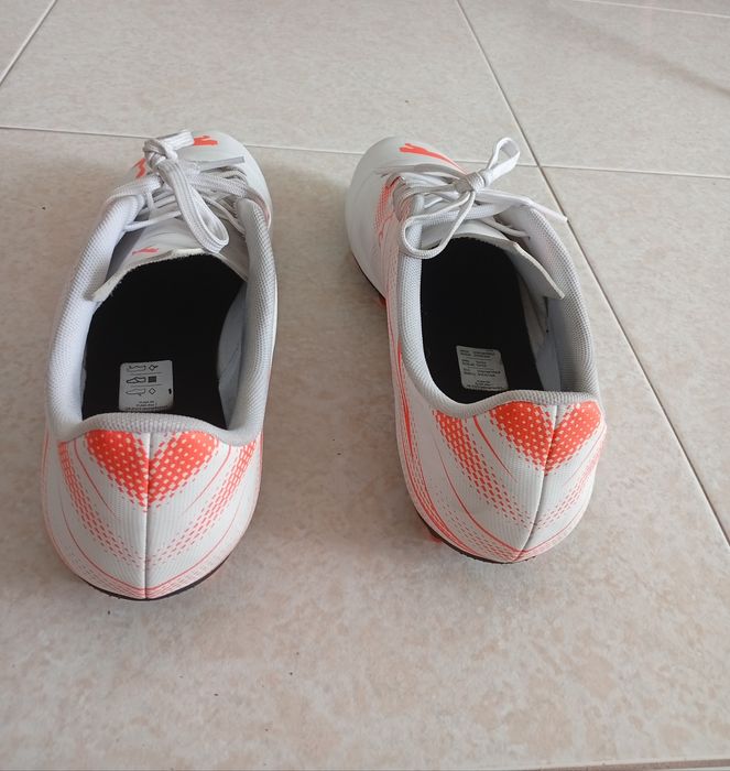 Chuteira attacanto puma branca