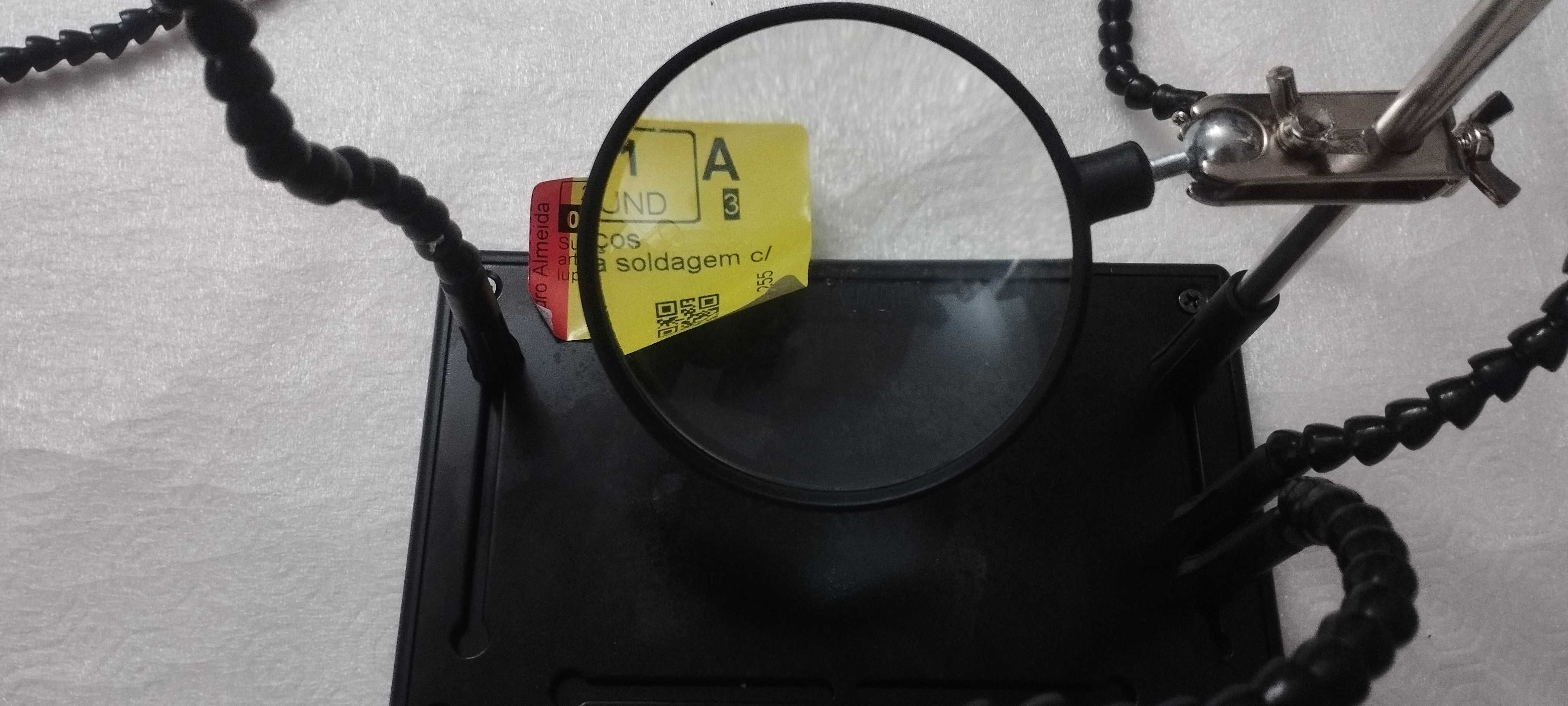 Suporte articulado para solda c/ lupa + luz led