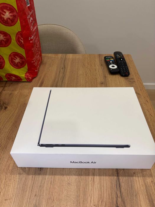 MacBook Air m4 midnight 13.6 16gb ram 512ssd