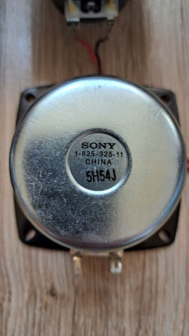 Głośniki SONY szerokopasmowe, 50/100W, 8-ohm.