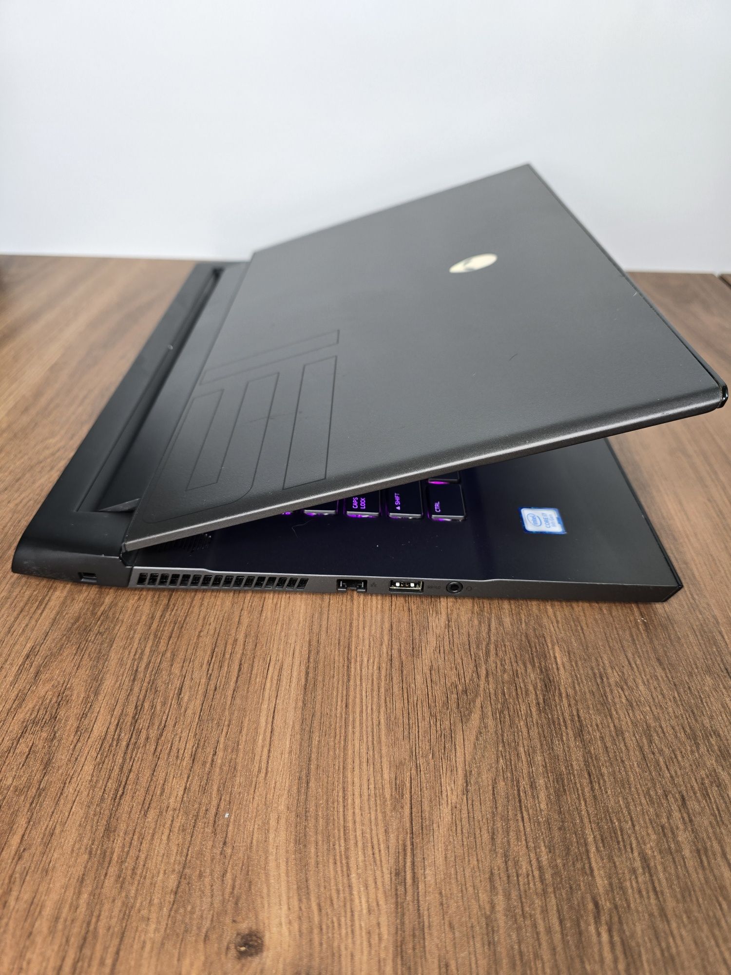 Ігровий ноутбук Alienware M15 R2 I7-9th/RTX 2070 8GB/16gb/1TB
