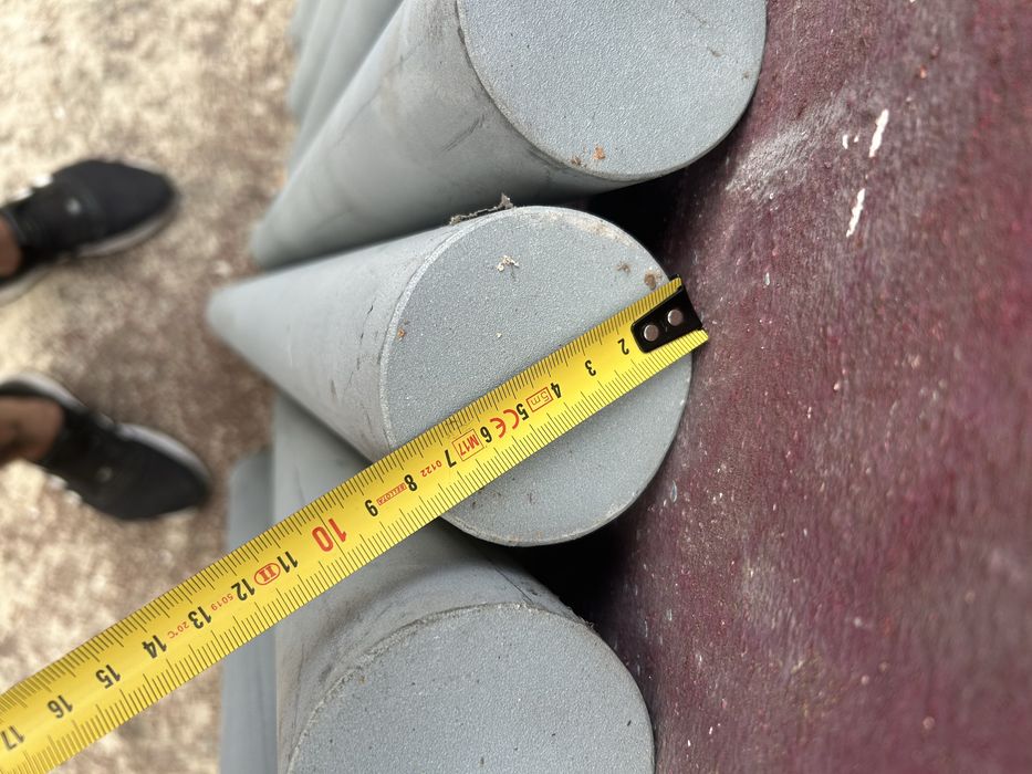 7 Pilaretes metalicos galvanizados