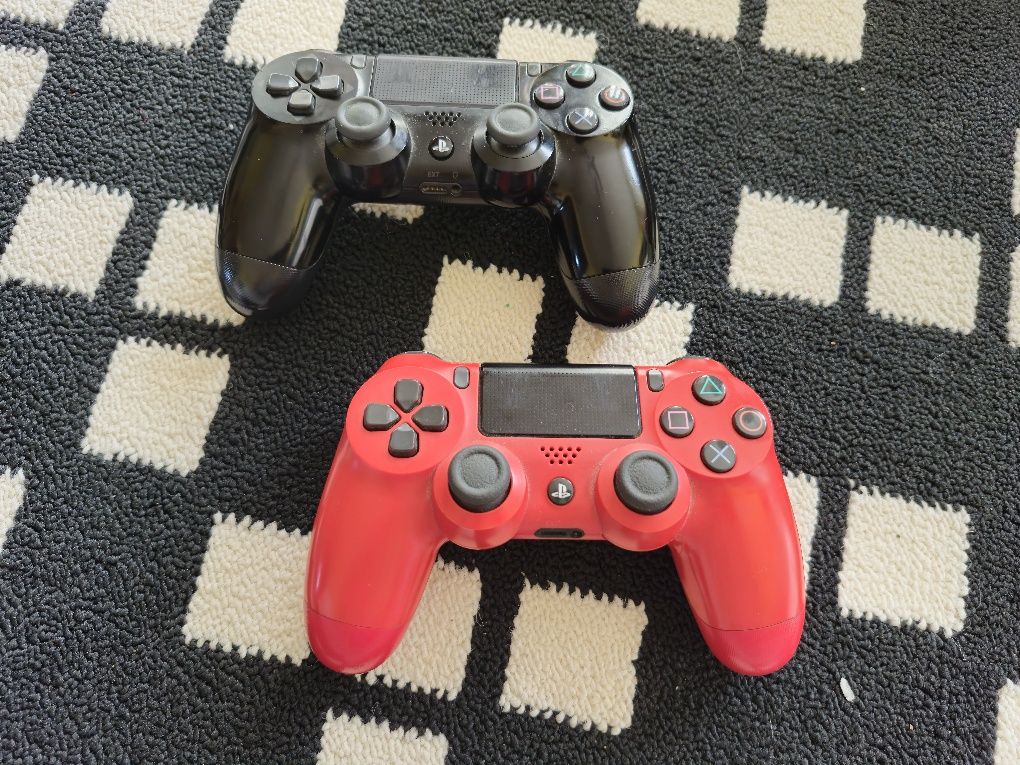 Ps4 + 2 pady + zasilacz + EAFC 24 lub GTA 5