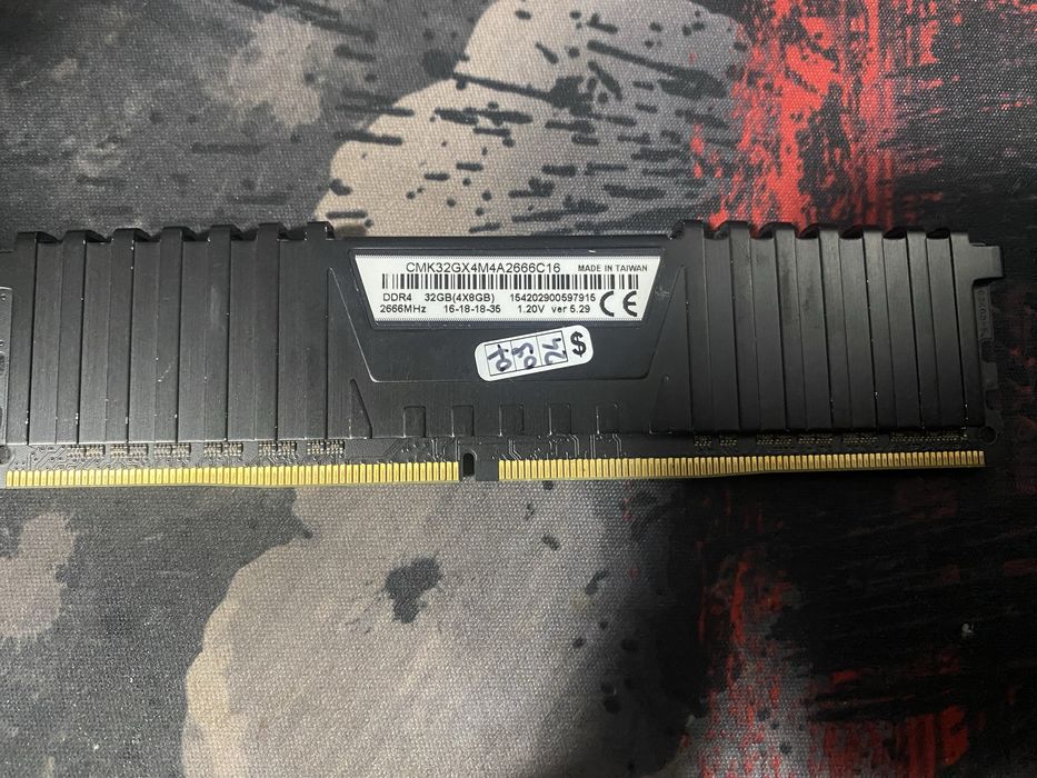 Kości ram VENGEANCE DDR4 4x8 (32gb)
