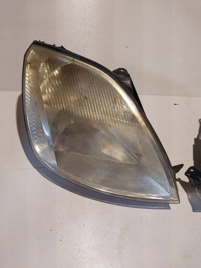Ford fiesta mk 4 mk 5 mk4 mk5 V VI lampa przednia reflektor prawa lewa