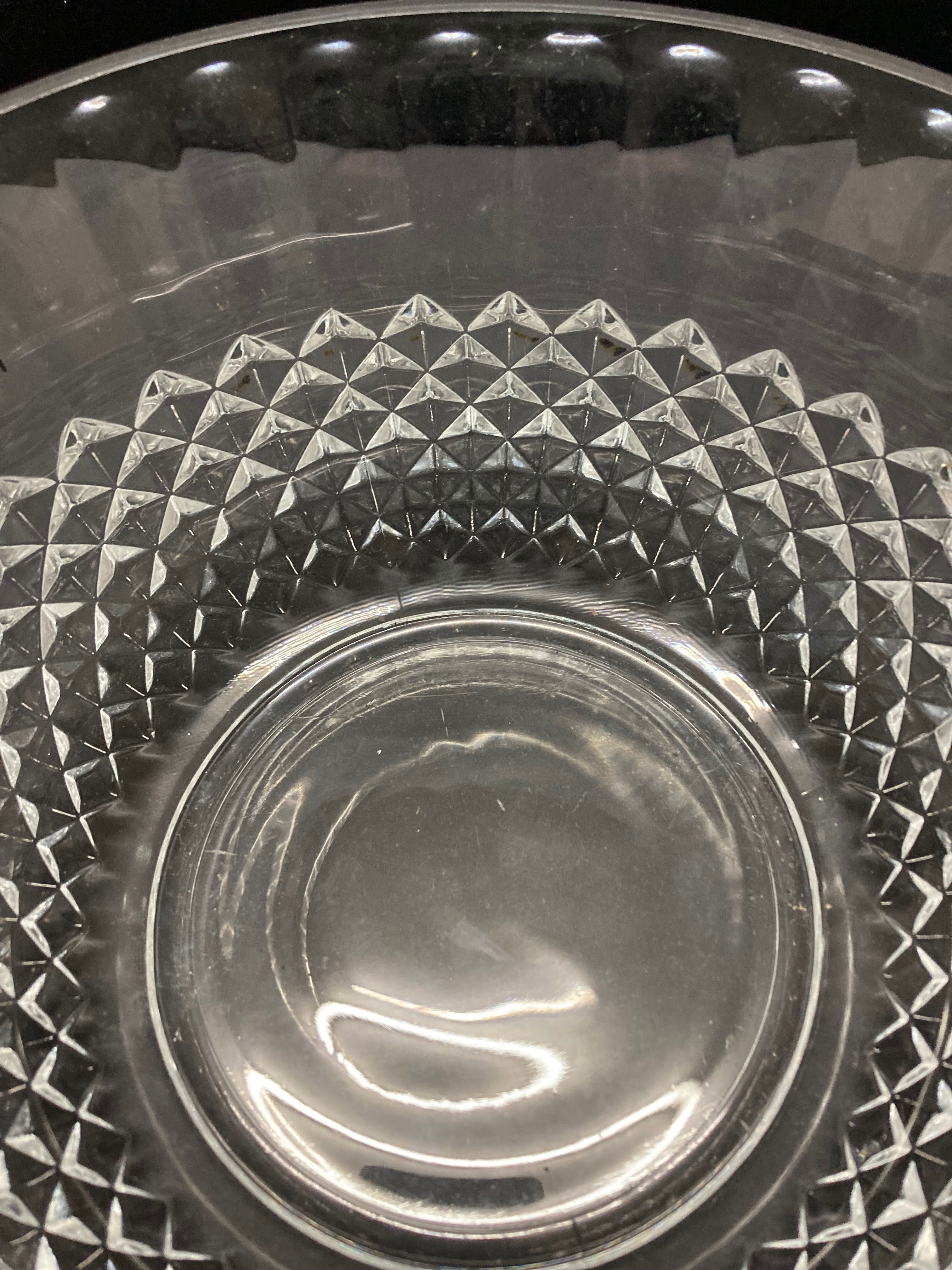 Taça decorativa com pontas