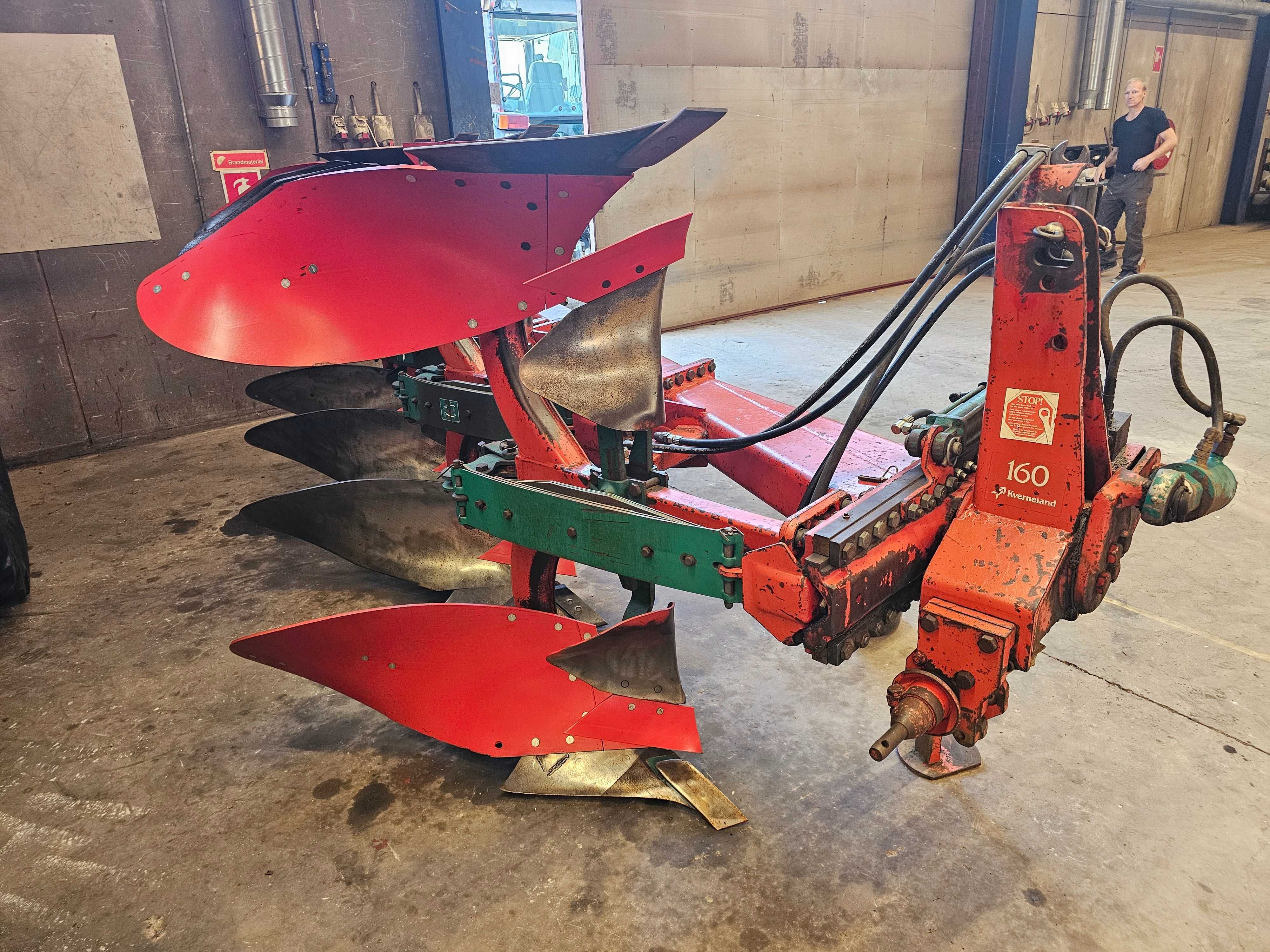 Pług Kverneland F 160 4 Skibowy  16 " Nowe elementy robocze
