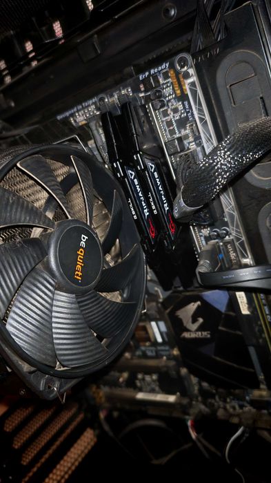 PC i7-7700k, 16GB RAM, HDD 750GB, Gigabyte GA-Z270X Gaming K5, 700W