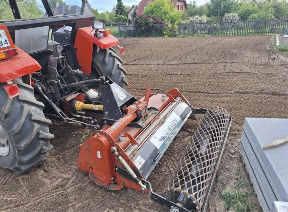 Zrębkowanie, wycinka, rębak, tuje. Thuje przycinanie