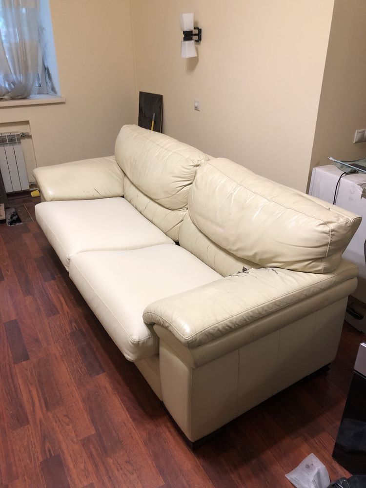 продам шкіряний розкладний диван з кріслом (можливо під перетяжку)
