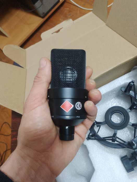 Конденсаторный мікрофон TLM 103