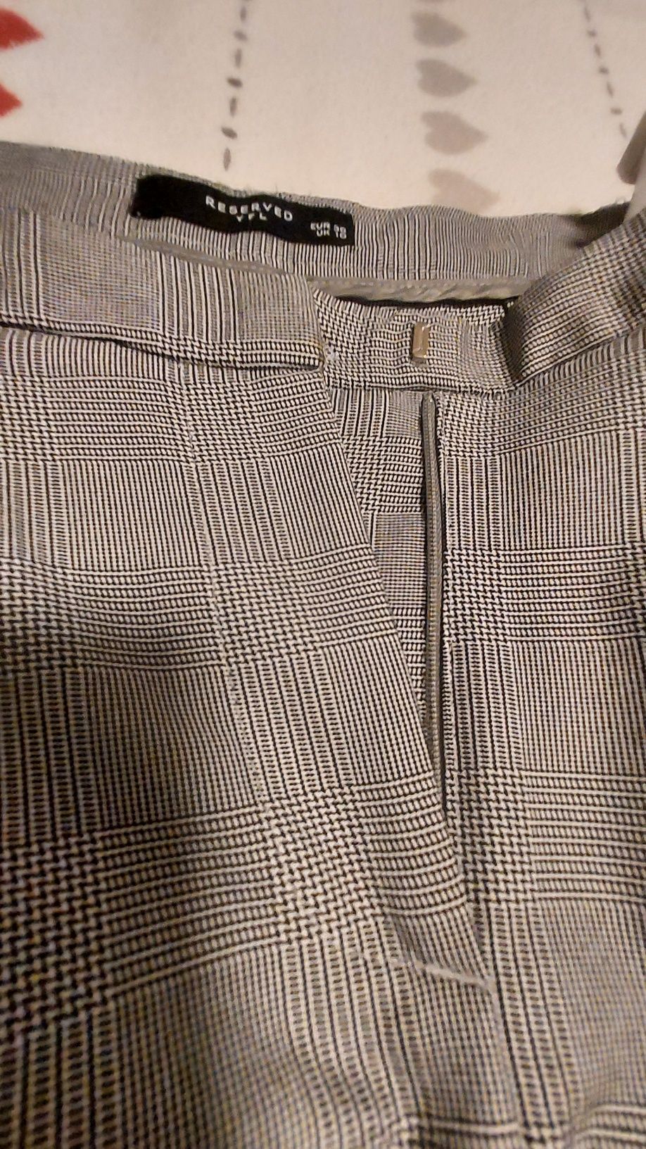 Spodnie Reserved Rozmiar 38 bialo-czarna krateczka