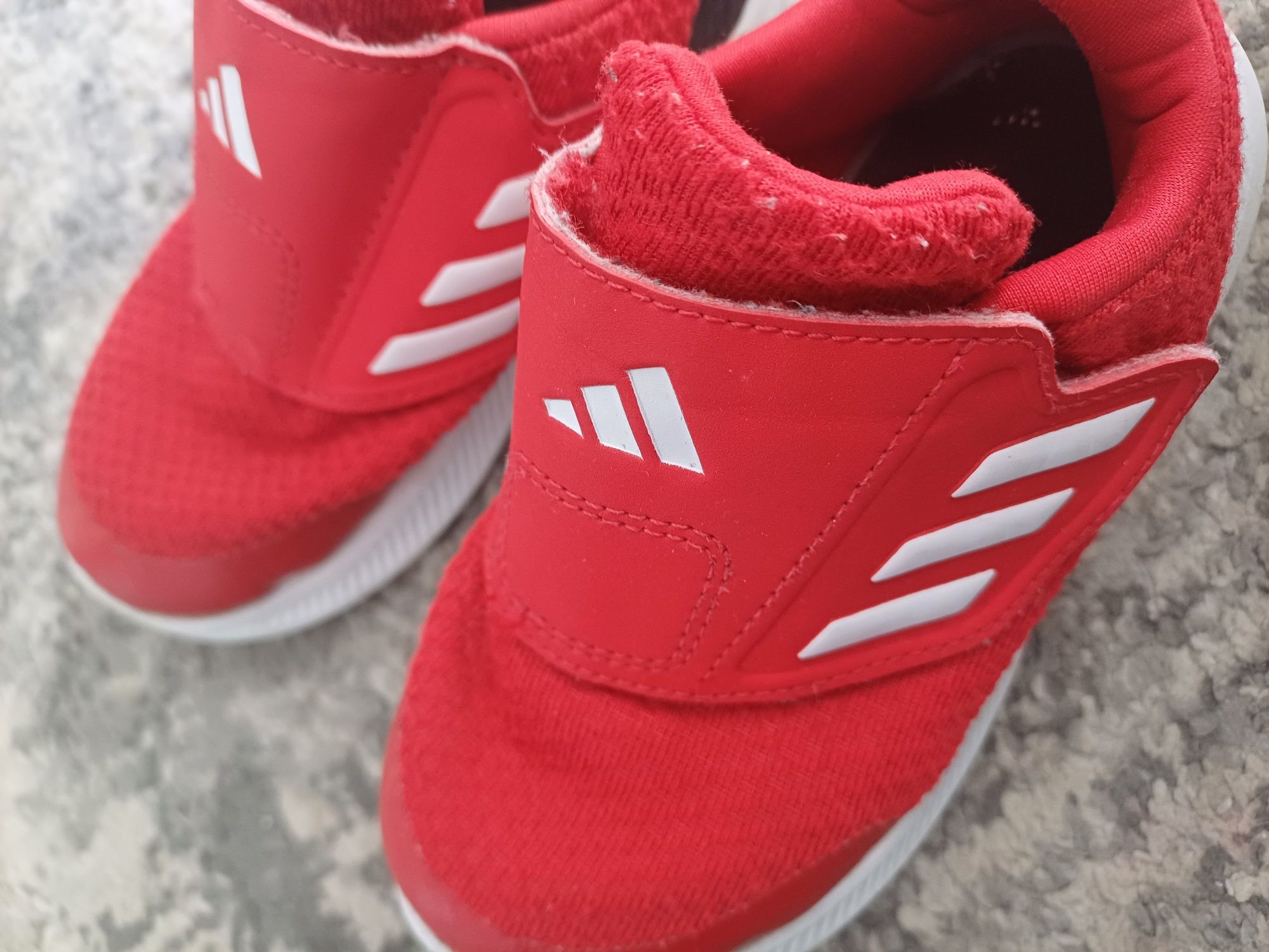 Siateczkowe czerwone adidasy rozm 25