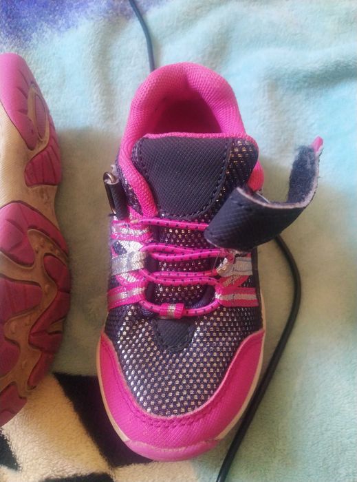 кроссовки на девочку р 24