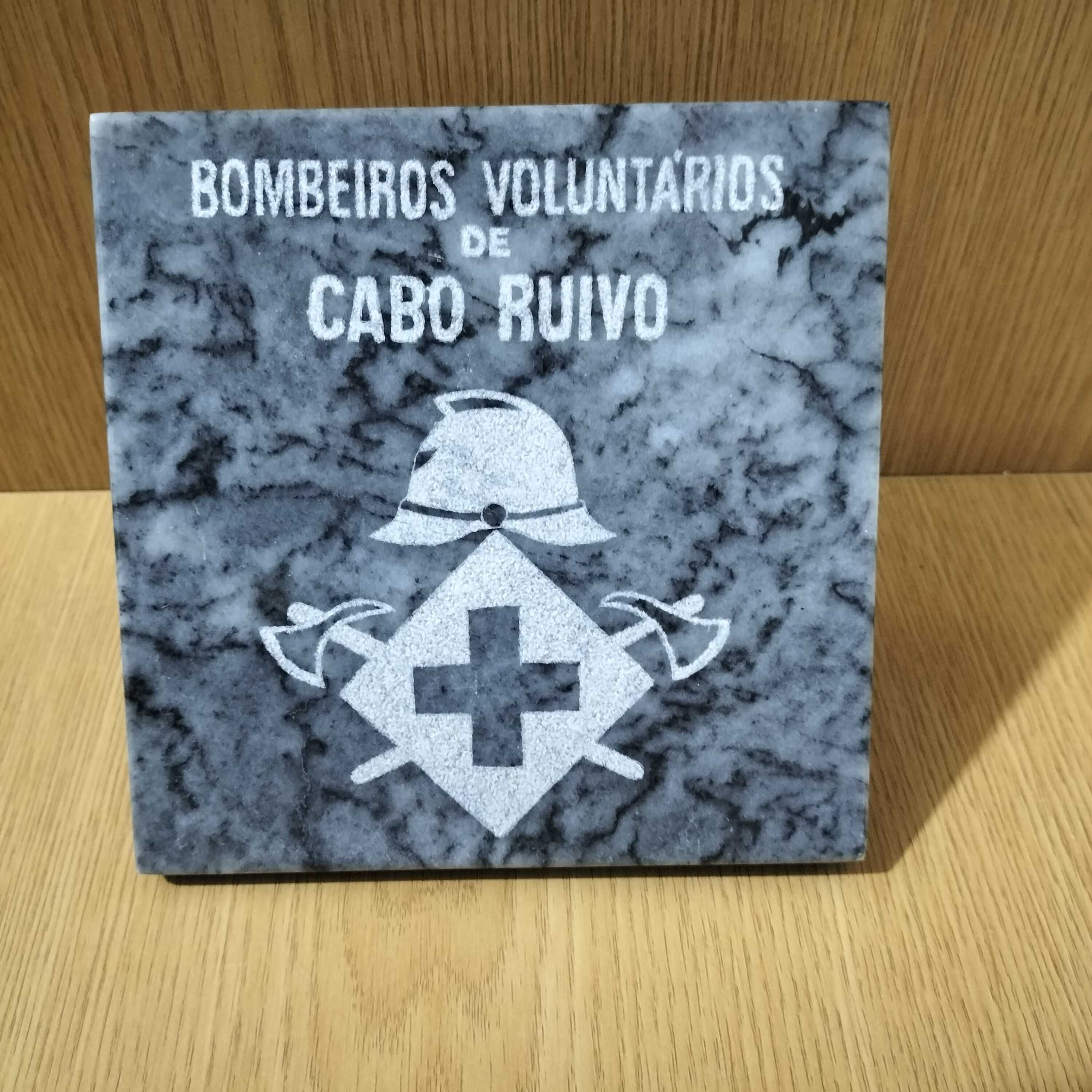 Várias Placas em mármore dos bombeiros voluntários