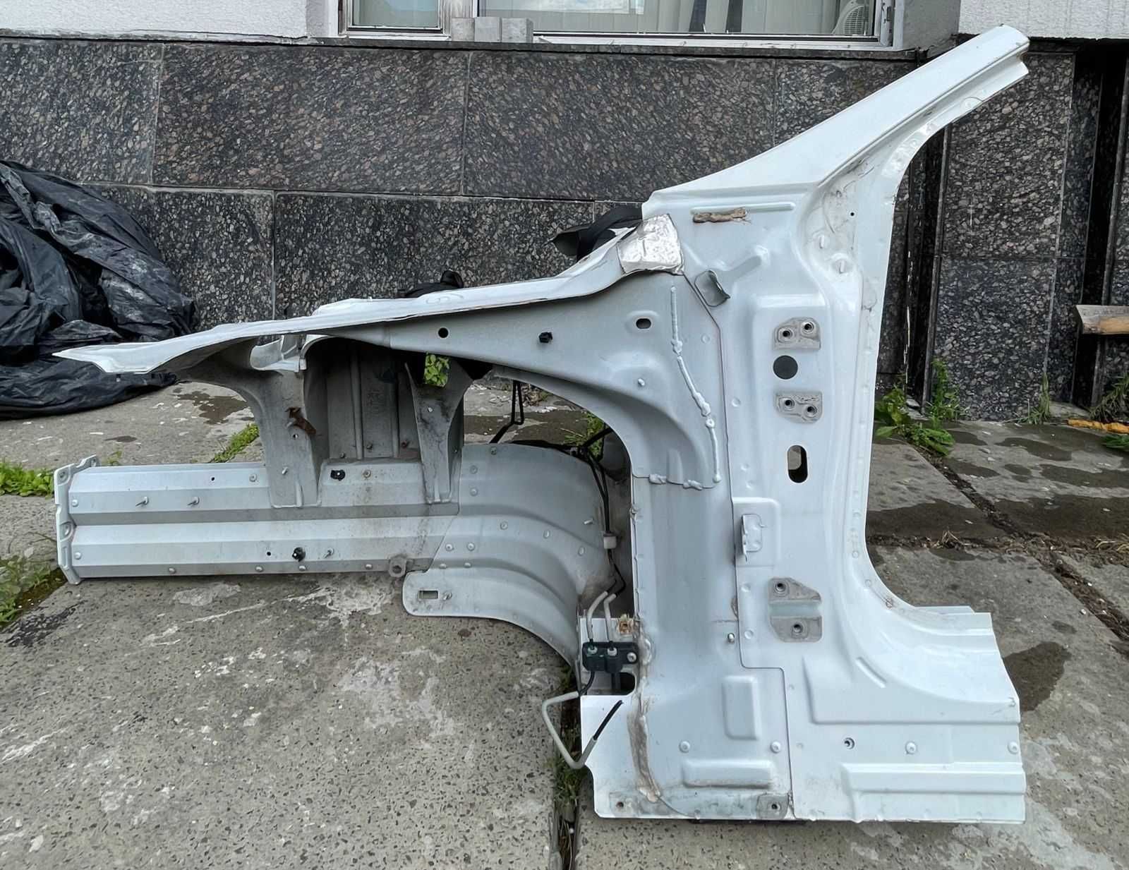 Чеверть задня права центр Tesla MSR MS