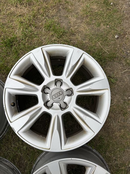 Audi A4 B8 Felgi aluminiowe R 17 8Jx17 ET26 5x112 8K0601025B