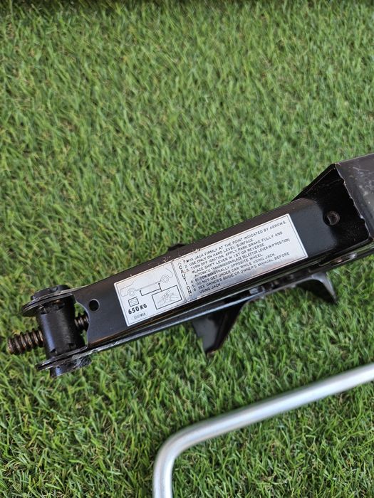 Оригінальний домкрат балоний ключ Mazda 2 2007-2025