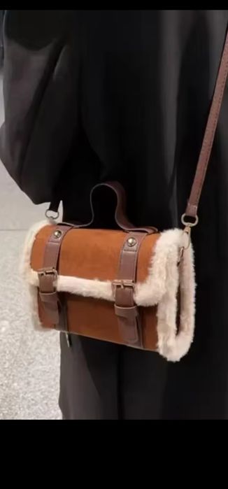 Mała czekolada torebka crossbody futerko brąz