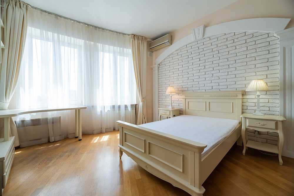 Дмитрівська 13а, 4-кімнатна квартира з ремонтом, без комісії.