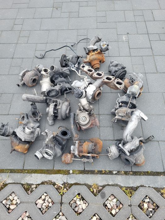Turbo turbina turbiny turbosprężarki do regeneracji uszkodzona