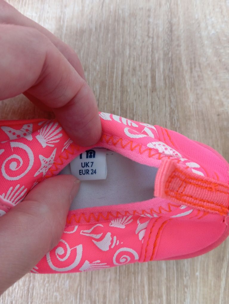 R. 24 buty do wody, do pływania, Egipt, Chorwacja, neonowy róż