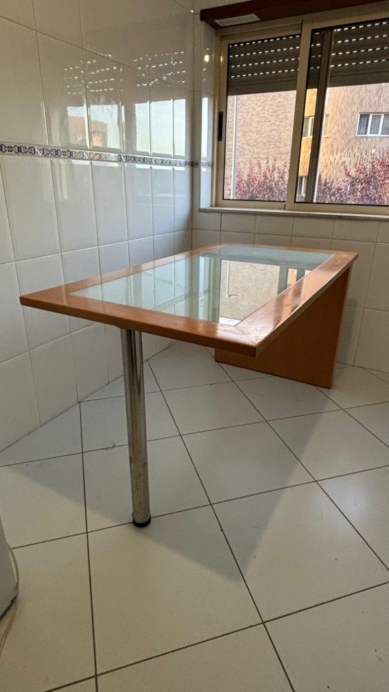 Mesa de Jantar sem cadeiras