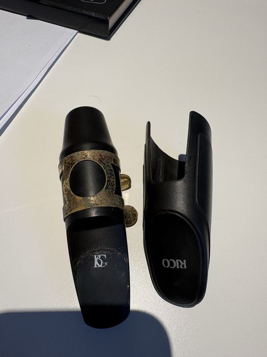 Saxofone Alto para estudo com boquilha selmer.