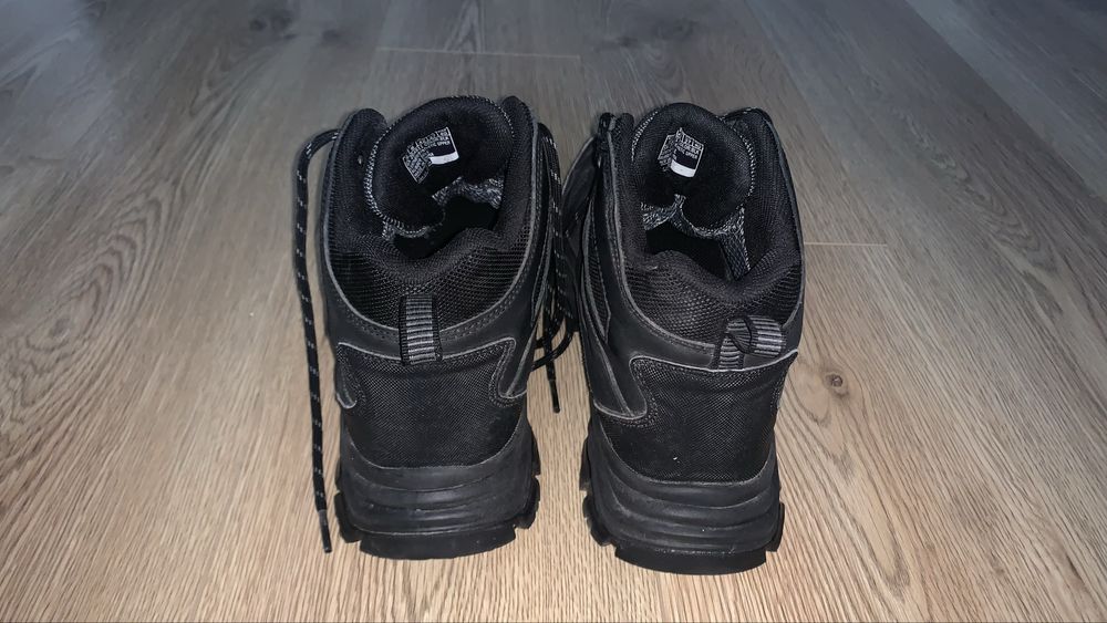 Зимові чоботи skechers