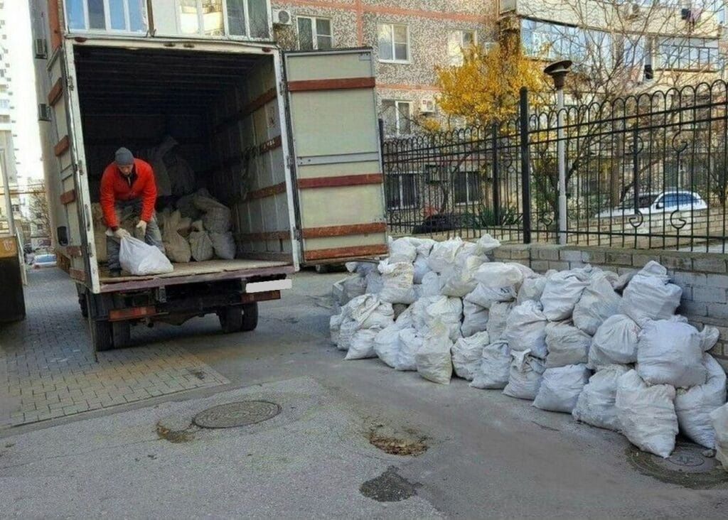 Покос трави зрізання дерев вивіз сміття демонтаж