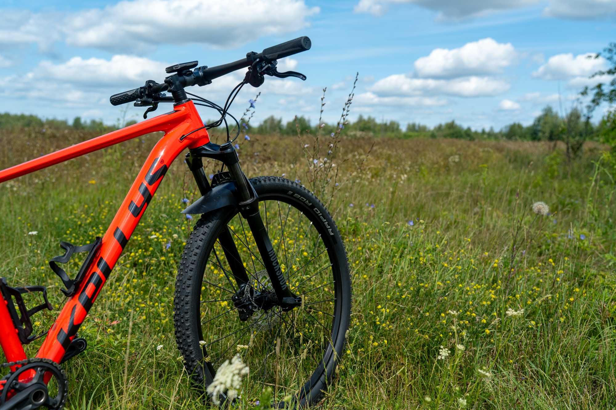 Rower MTB XC Kellys Gate 50 L z regulowaną sztycą i innymi dodatkami