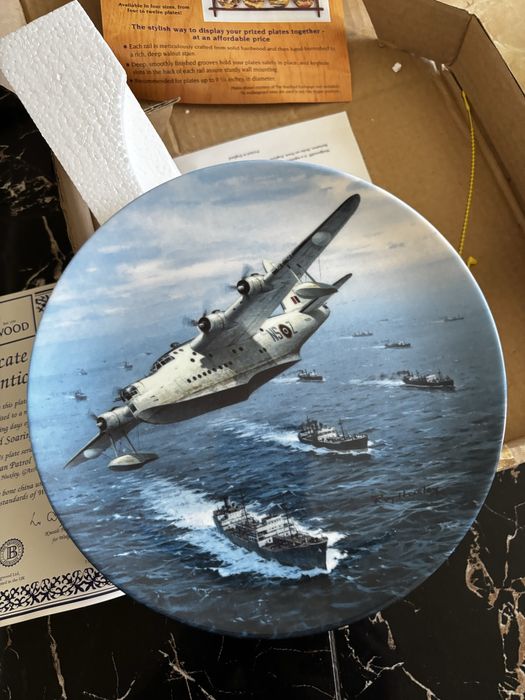 Тарелка фарфоровая тематическая Самолет Wedgwood(Англия)