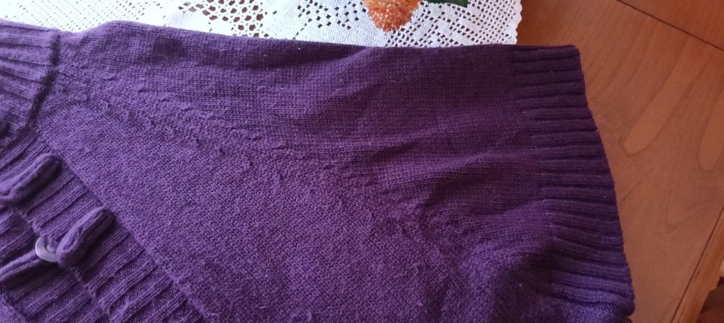 Poncho roxo com presilhas