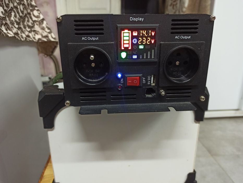 Инвертор  Newell 12/220. 1000/2000w