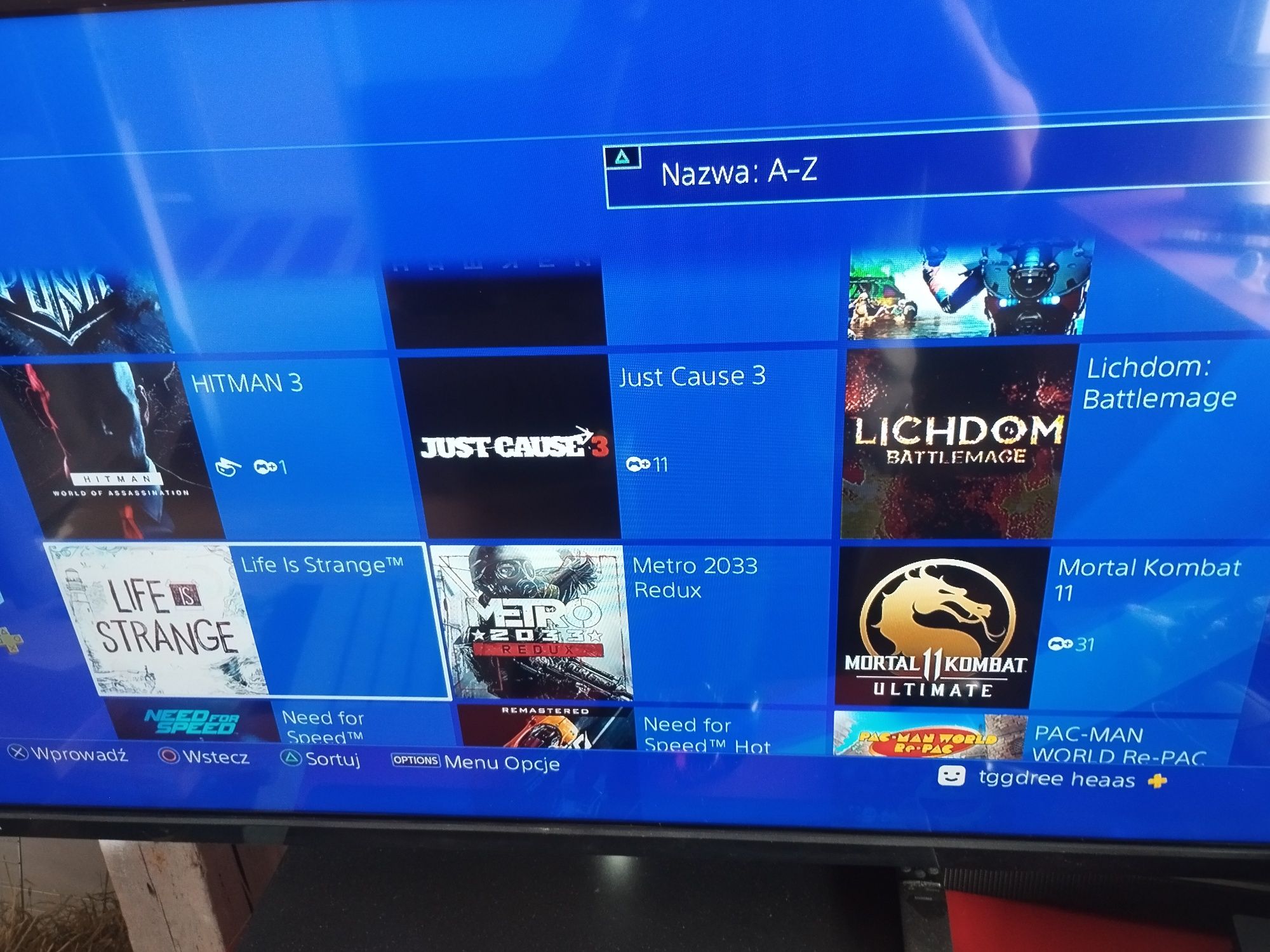 PS4 PRO model 7216b PLUS PS do stycznia. 40 gier. 2 pady
