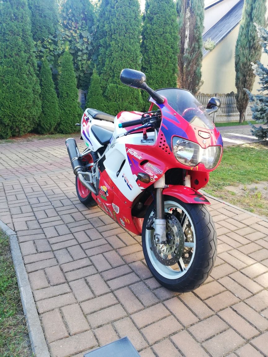 Honda CBR 900 RR