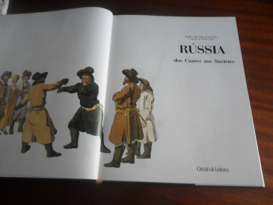 "Rússia: Dos Czares aos Sovietes" de Robin Milner Gulland e N Dejevsky
