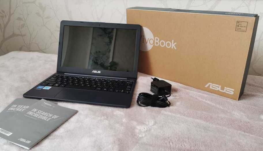Laptop ASUS VivoBook E12 E203MA + oryginalny system operacyjny
