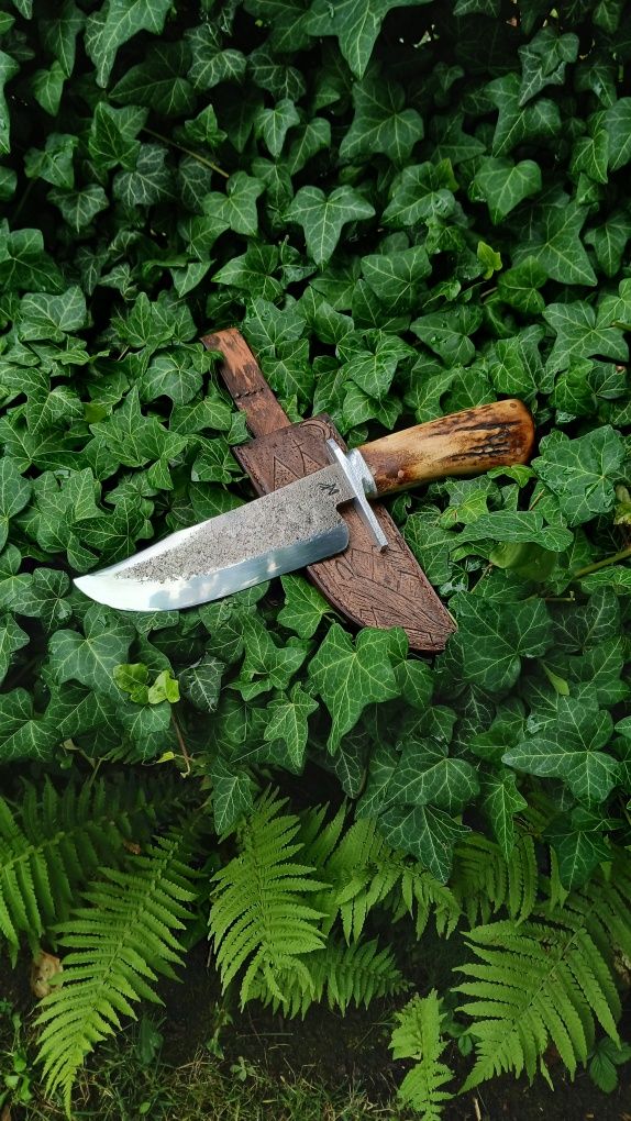 Ręcznie wykuty nóż Bowie konstrukcja Frame Handle. Inspirowany Drakulą
