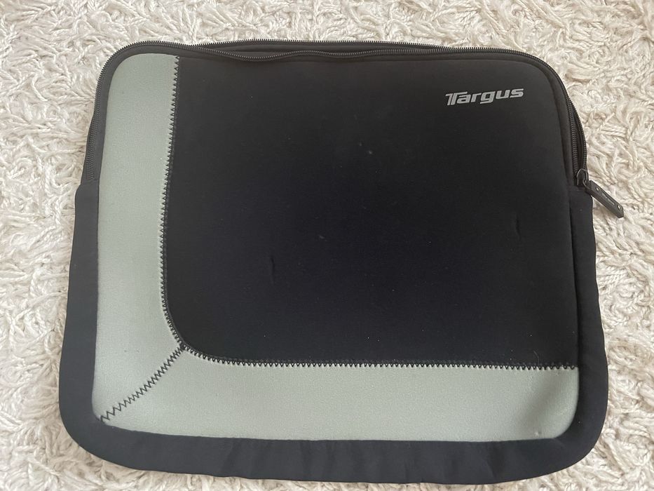Targus pokrowiec torba obudowa etui dobry stan na laptopa na zamek