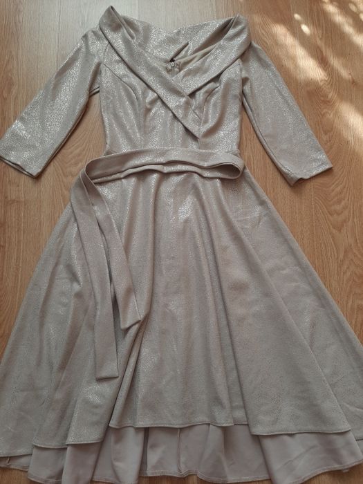 Сукні гарнющі,на свята.