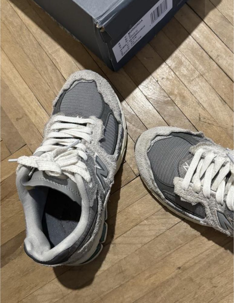 New balance 2002r