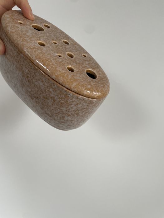 Wazon ceramiczny z dziurkami