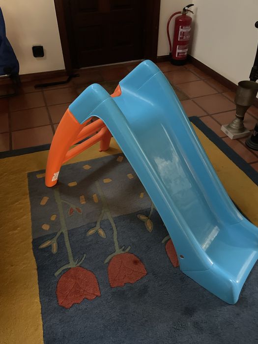 Escorrega criança