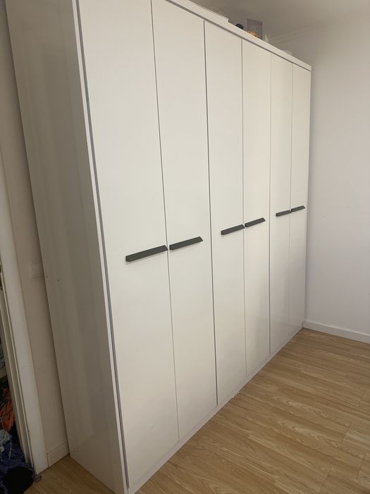 Roupeiro praticamente novo