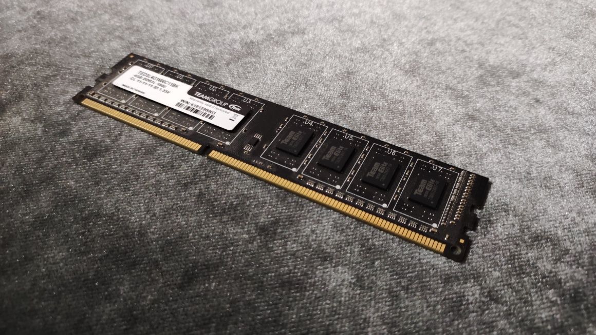 Оперативна пам'ять Team DDR3 4GB 1600 MHz (TED3L4G1600C1101)