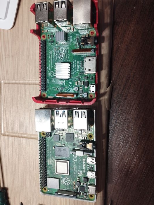 Микропроцессор,дисковод в ноутбук, две камеры видео наблюдения