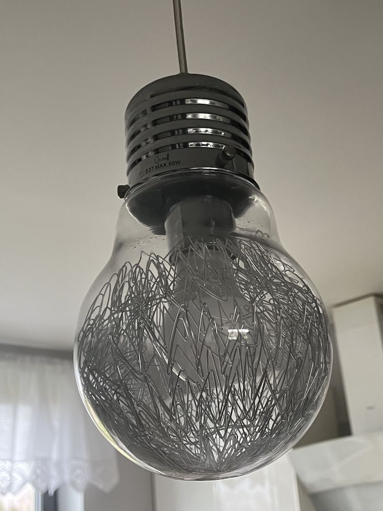 Wiszące lampy szklane
