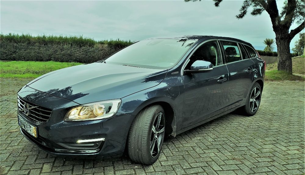 Volvo V60 D6 Hybrid Plug-In Elétrico e Gasóleo